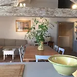 Les Vendangeurs A 800 M De La 度假居