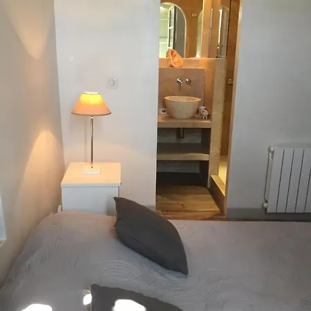 Les Vendangeurs A 800 M De La بيت للعطل *