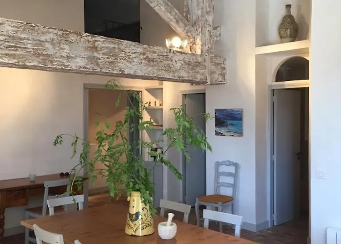 Les Vendangeurs A 800 M De La بيت للعطل