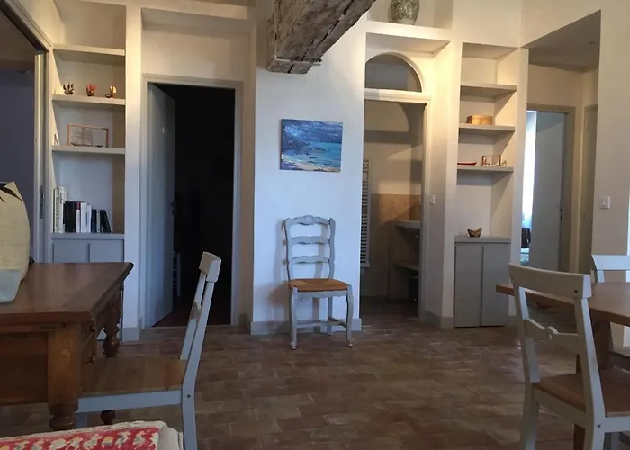 Les Vendangeurs A 800 M De La بورم لي ميموزا